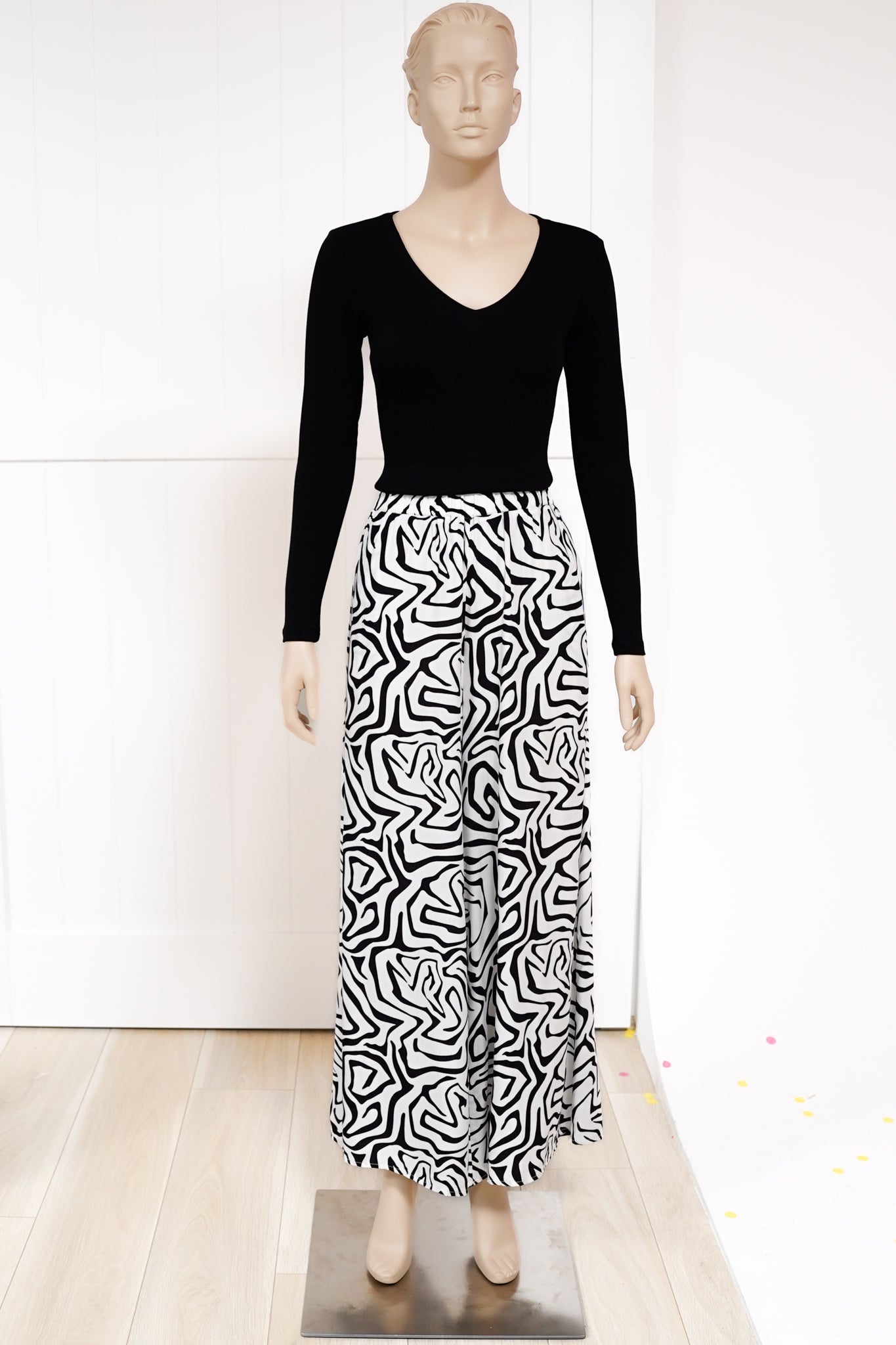 Channing Pants - High Waisted Wide-Leg Pants with Pockets in Jangle Print Black