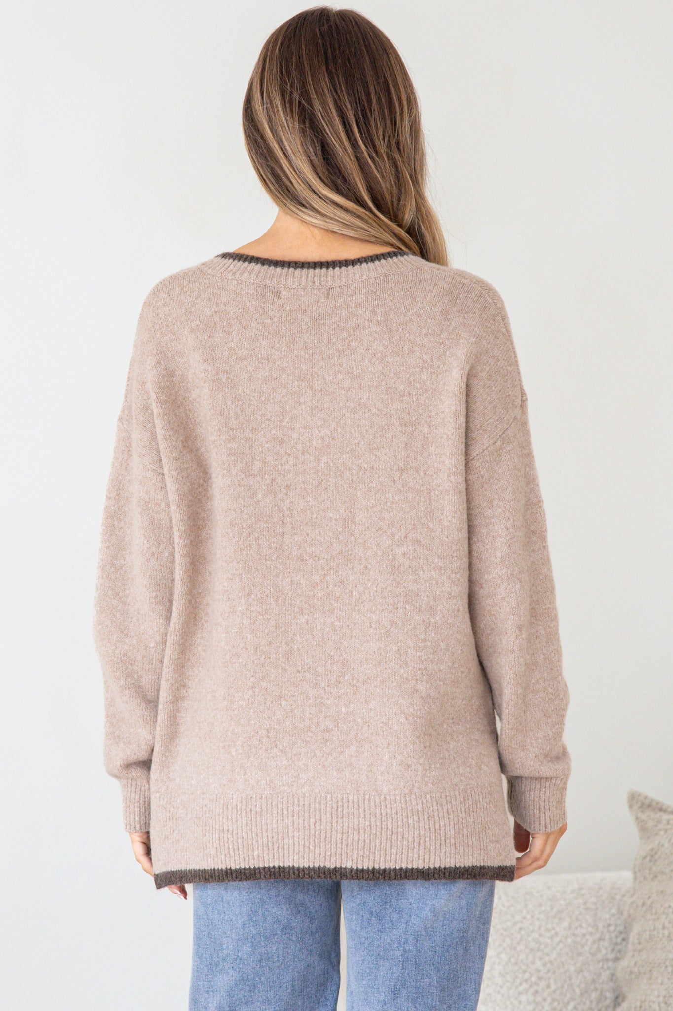 Edan Jumper - V-Neck Contrast Trim Step Hem Jumper in Brown
