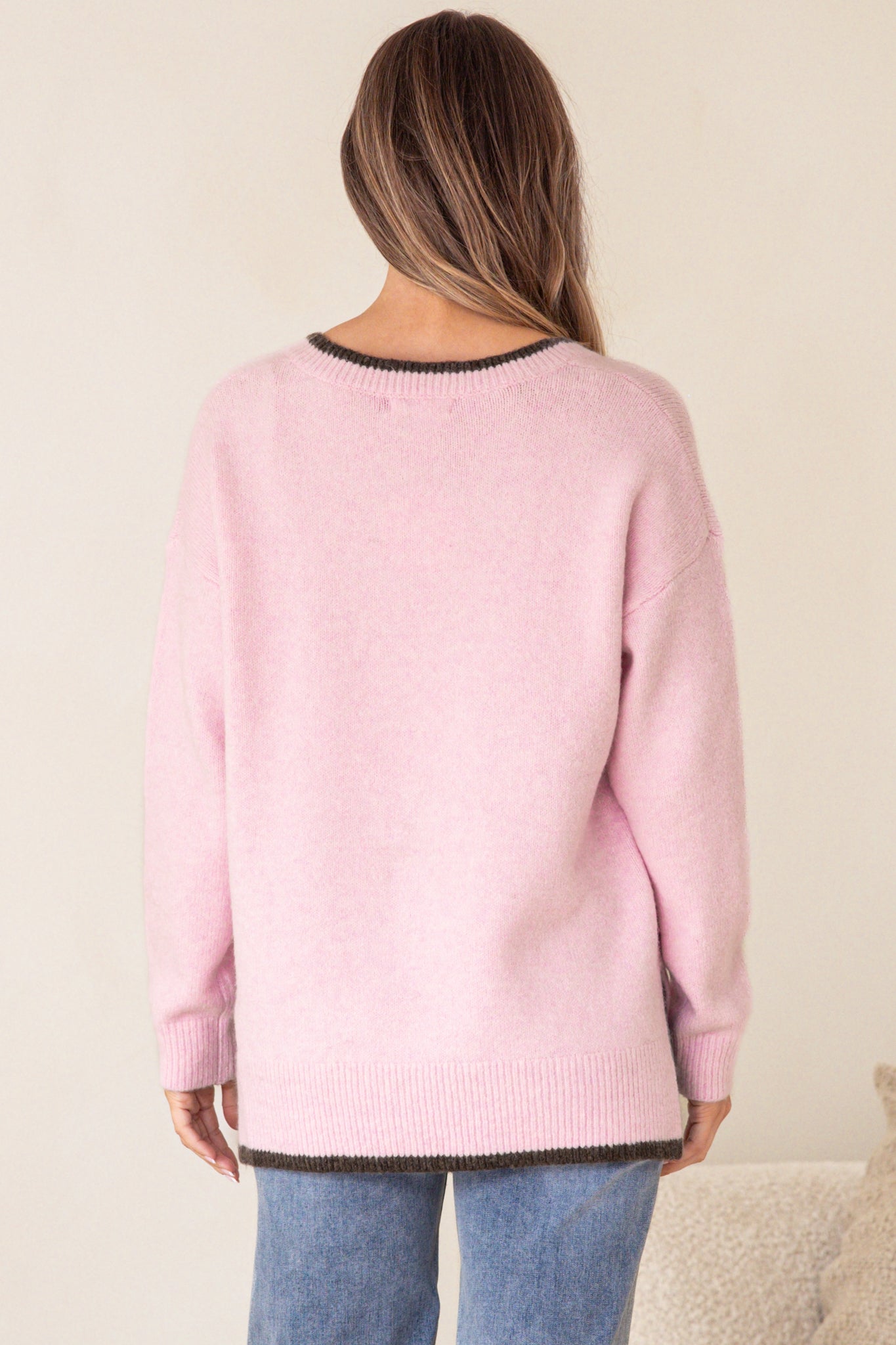 Edan Jumper - V-Neck Contrast Trim Step Hem Jumper in Pink