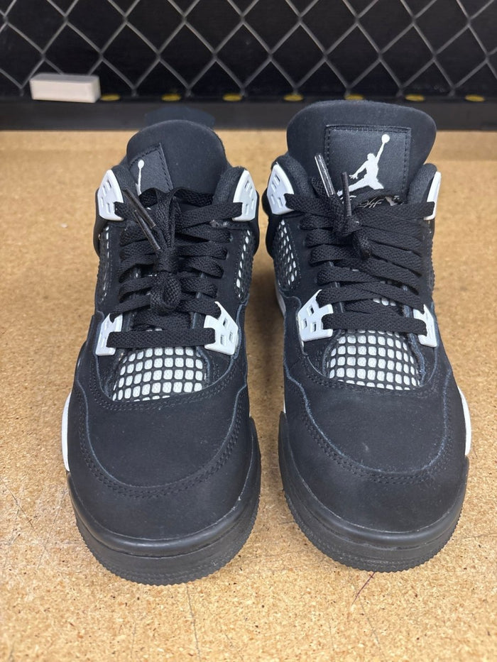 Jordan 4 White Thunder GS 5 Used - Sneakers - Jawns on Fire Sneakers & Shoes