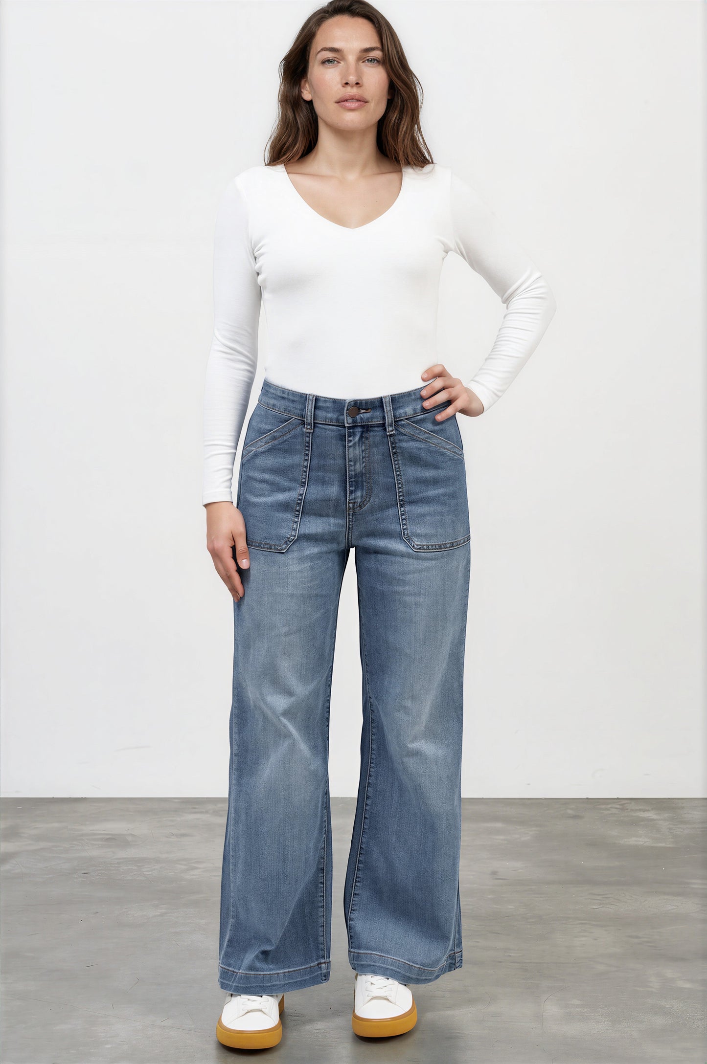 Amonie Jeans - High Waisted Wide Leg Jeans in Mid Wash Denim