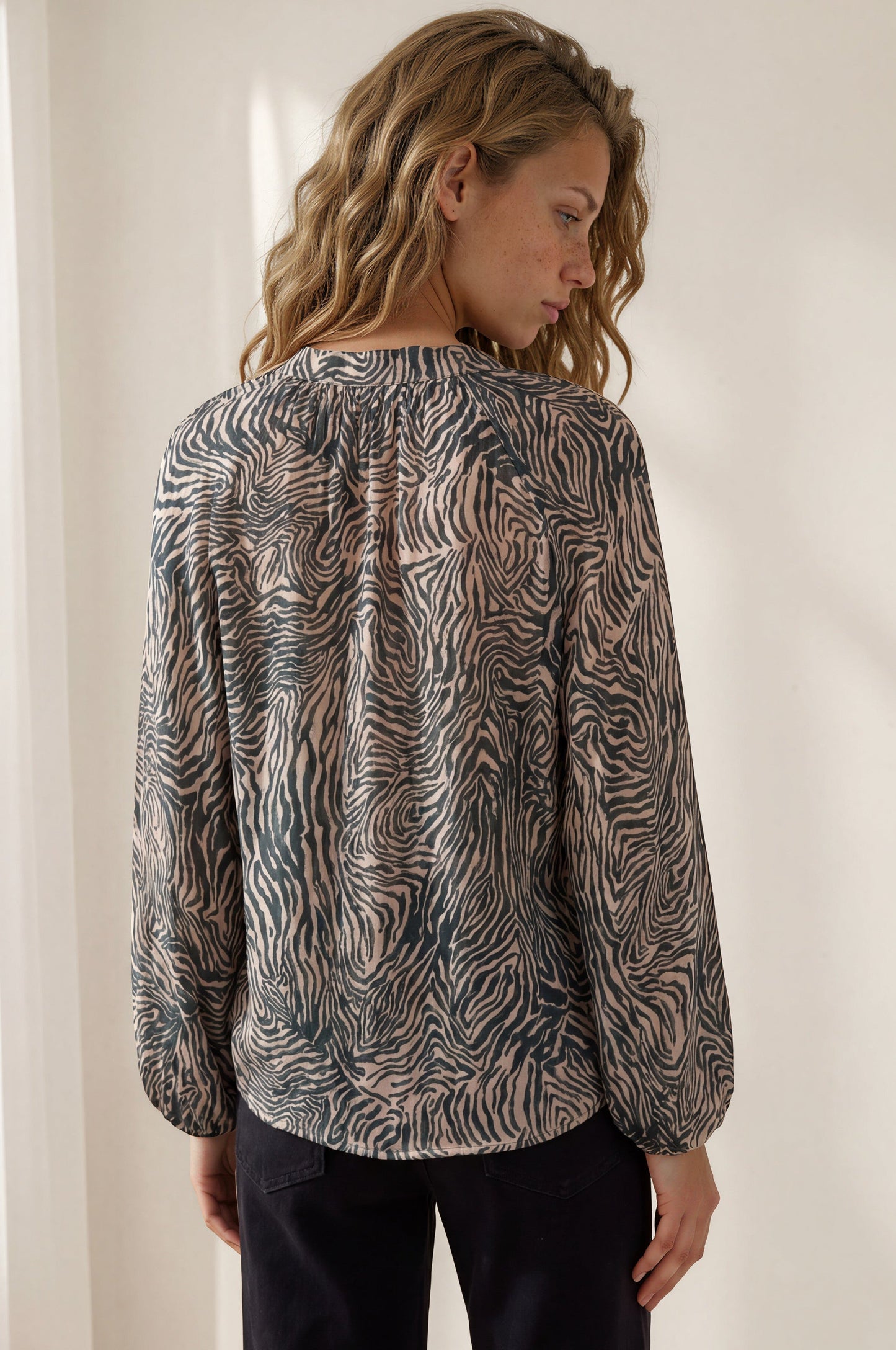 Sergio Blouse - Mandarin Collar Button Down Blouse with Balloon Sleeves in Zebresse Print