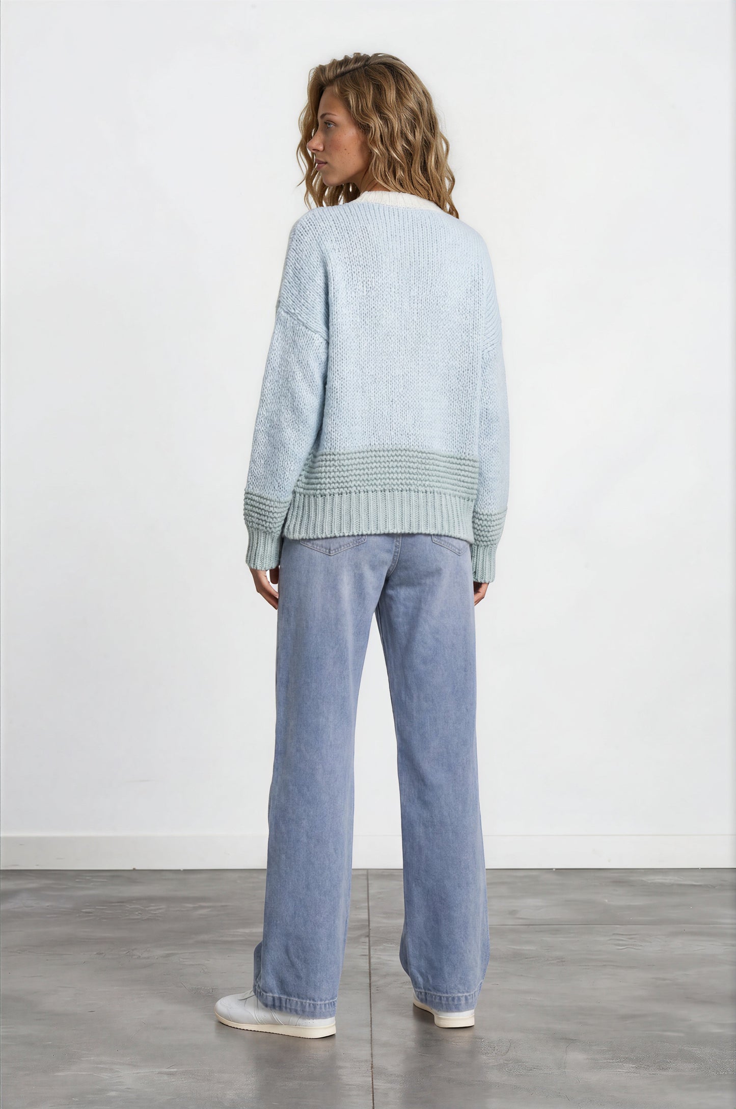 Kash Jeans - Relaxed Mid Rise Mum Jeans in Light Denim