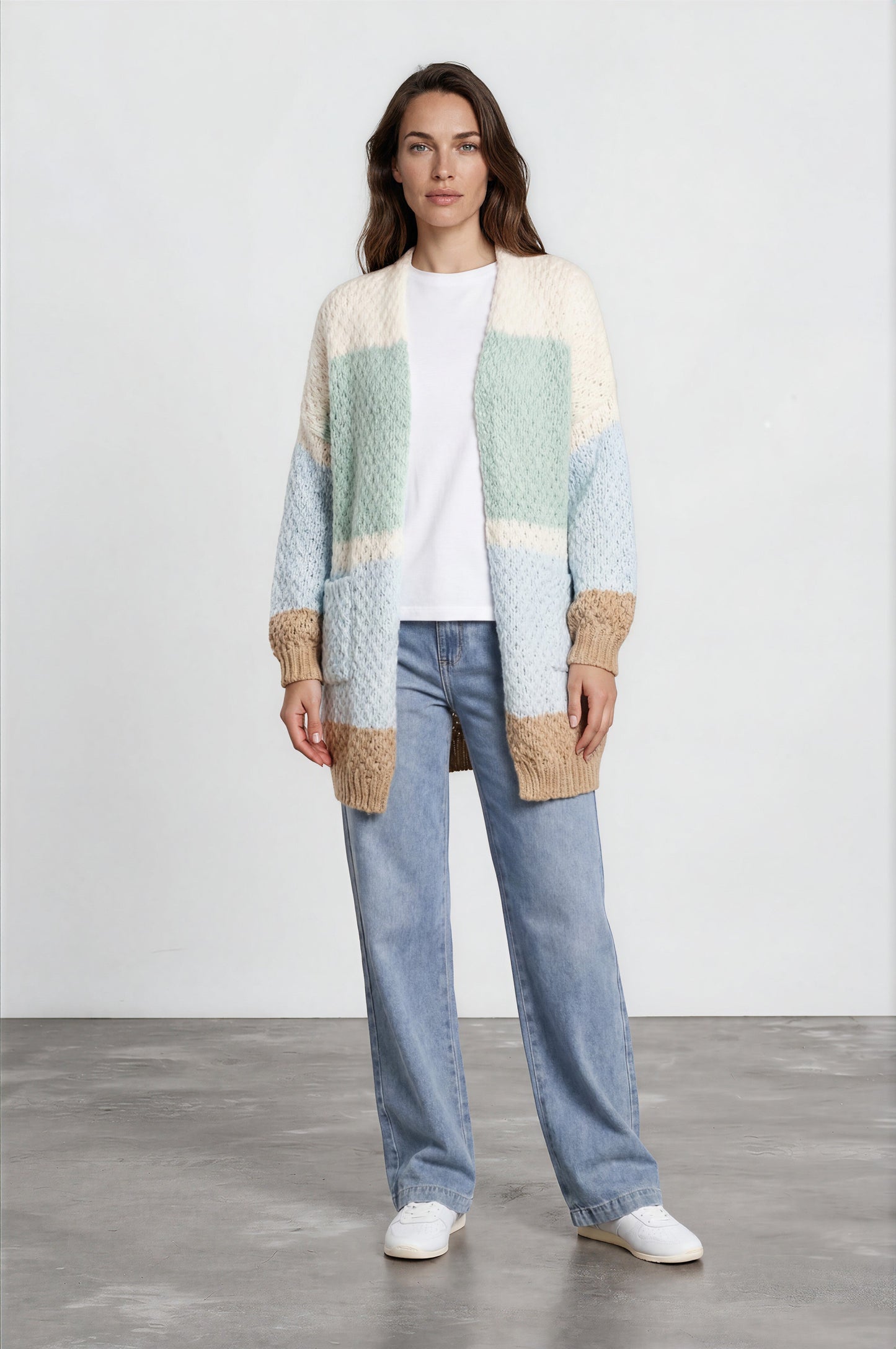 Kash Jeans - Relaxed Mid Rise Mum Jeans in Light Denim