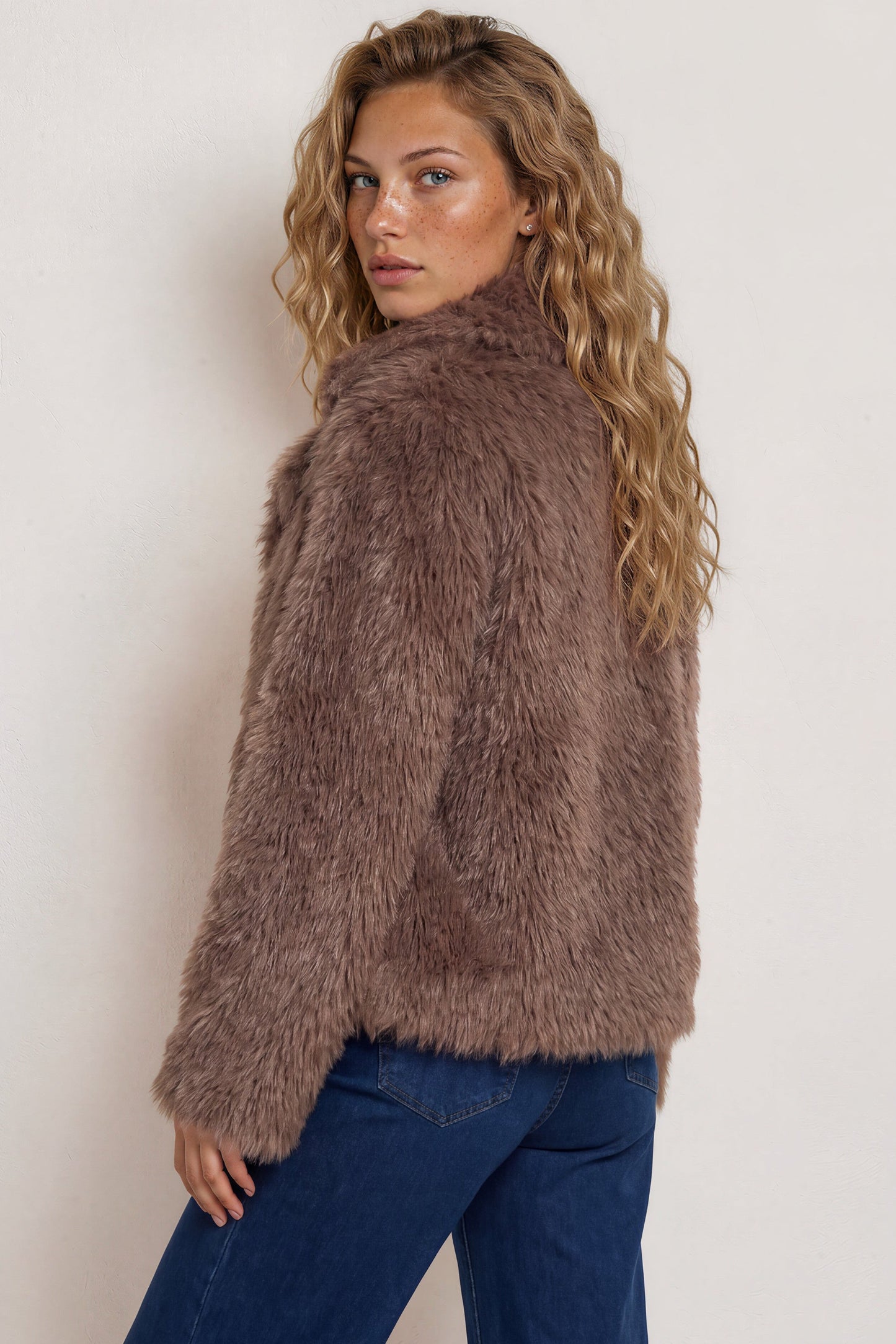 Letoile Coat - Notched Collar Faux Fur Jacket with Pockets in Mocha