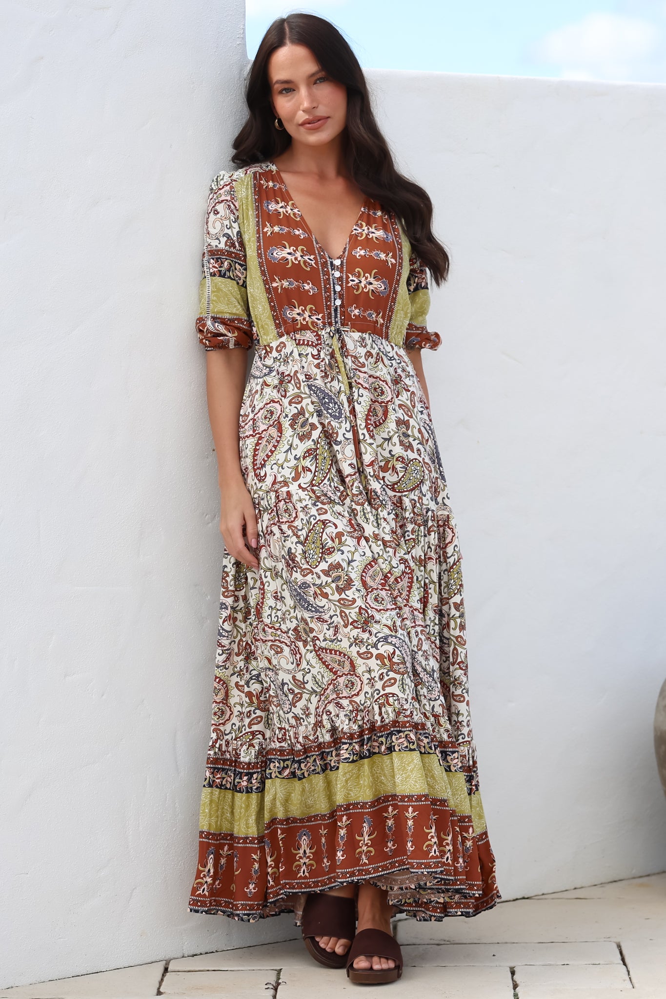 JAASE - Ebony Maxi Dress: V Neck Pull Tie Waist Dress with Front Split in Oakie Print