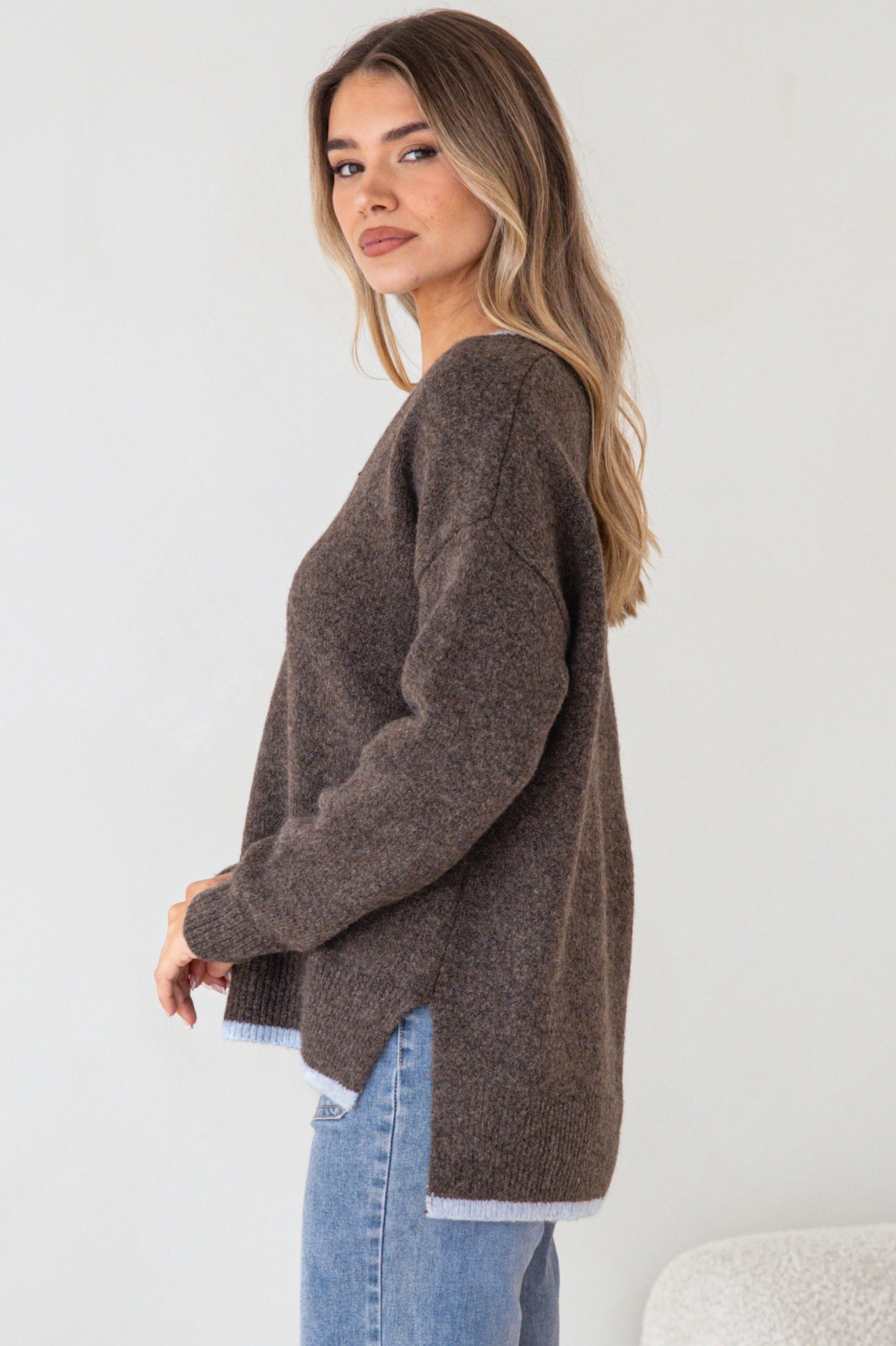 Edan Jumper - V-Neck Contrast Trim Step Hem Jumper in Chocolate