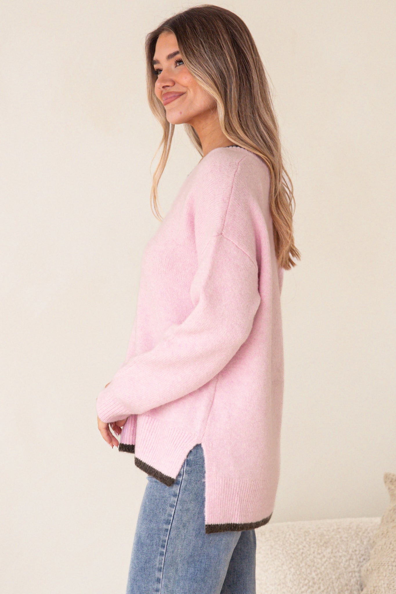 Edan Jumper - V-Neck Contrast Trim Step Hem Jumper in Pink