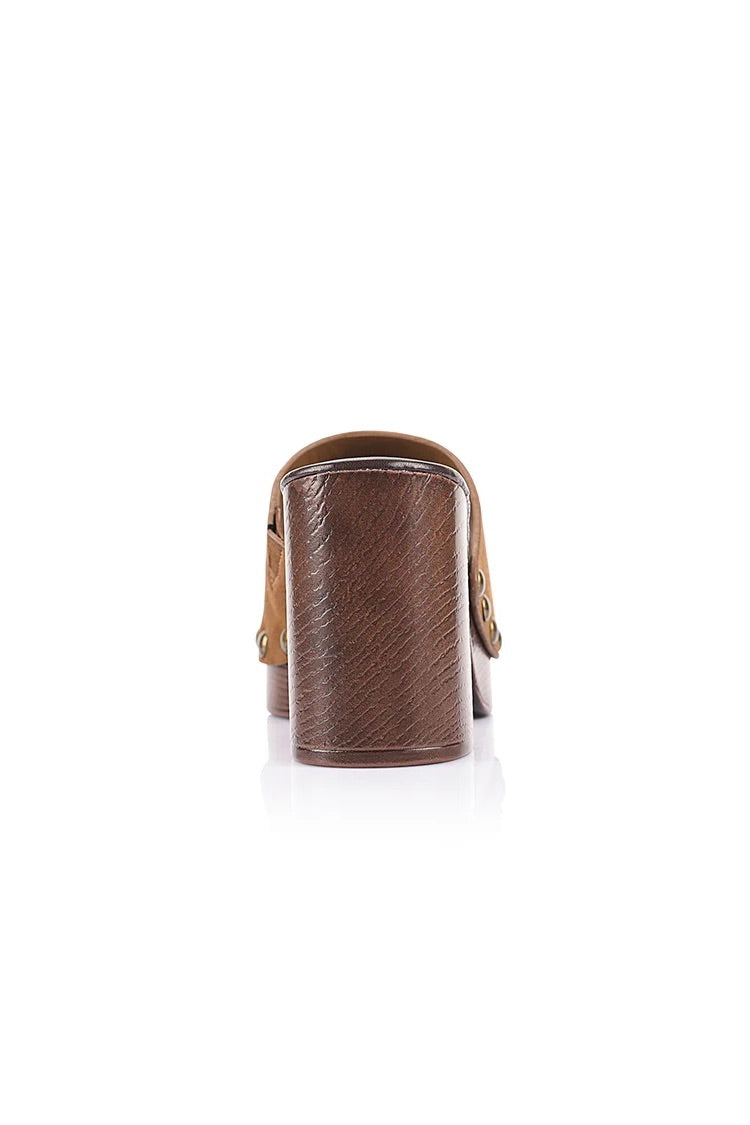 Frankie Clogs - Chestnut Tan Micro