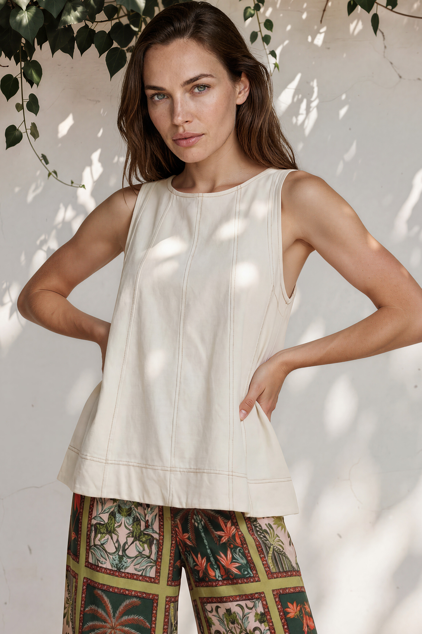 Fresa Tank Top - Crew Neck Sleeveless Contrast Stitching Denim Top in White