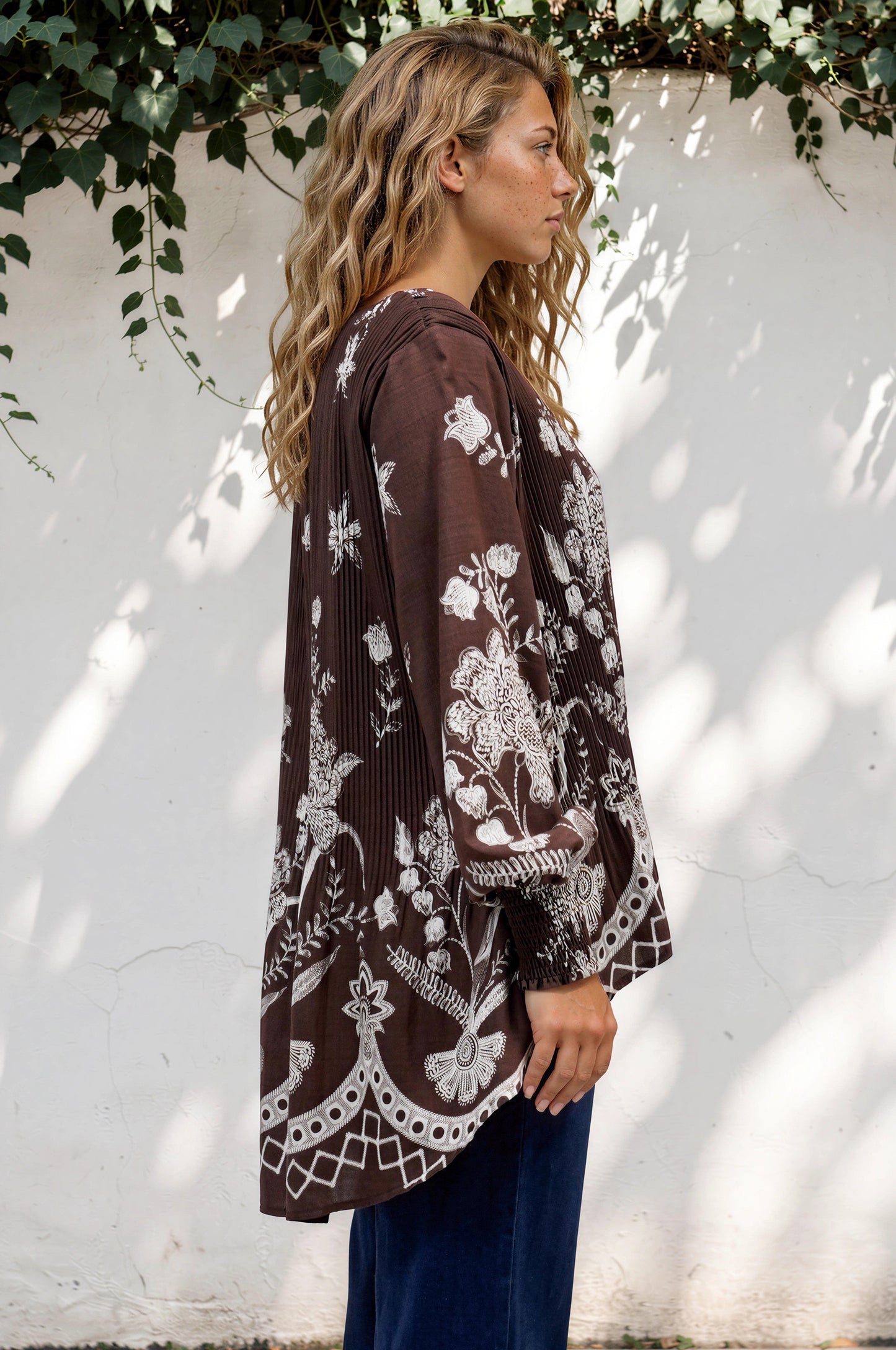 Gelina Top - Crew Neck Pleated High Low Pull Over with Balloon Sleeves in Gerry Print Chocolate