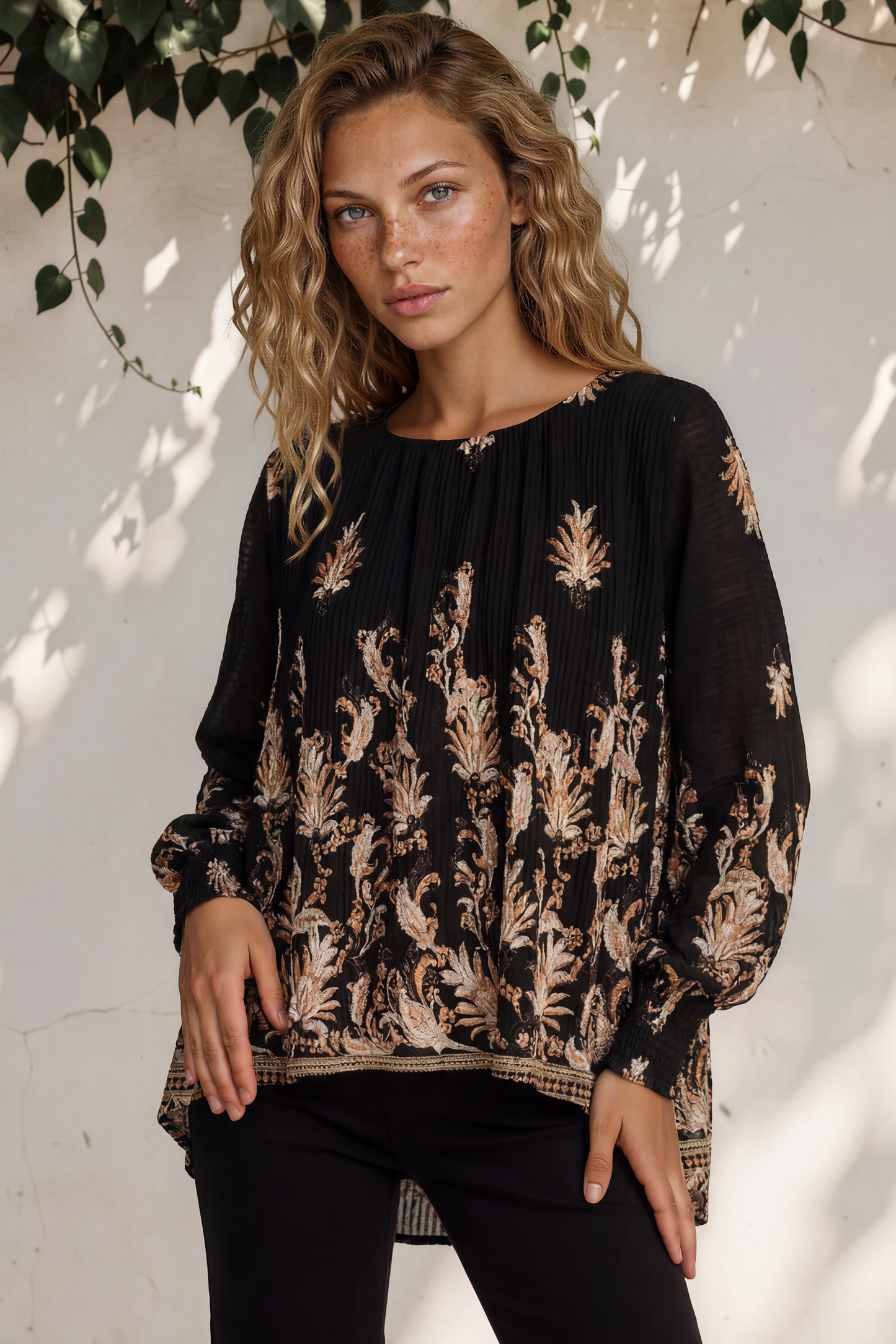 Gelina Top - Crew Neck Pleated High Low Pull Over with Balloon Sleeves in Lynsey Print Black