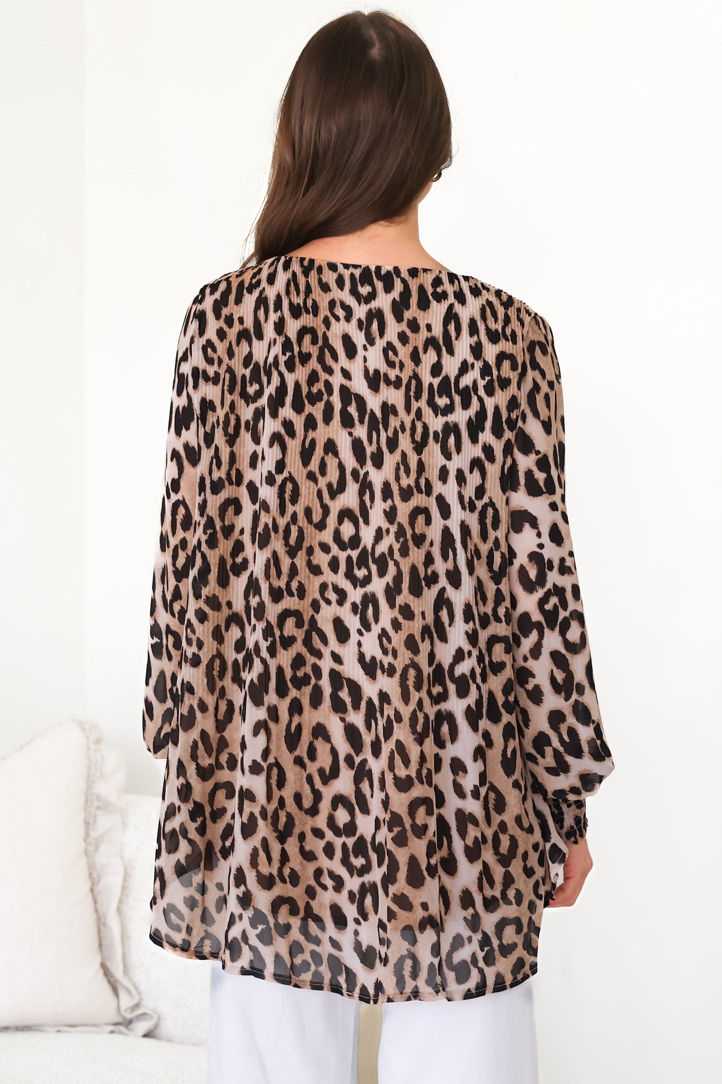 Kayt Blouse - Plisse Long Sleeve Top with High-Low Hemline in Leopard Print