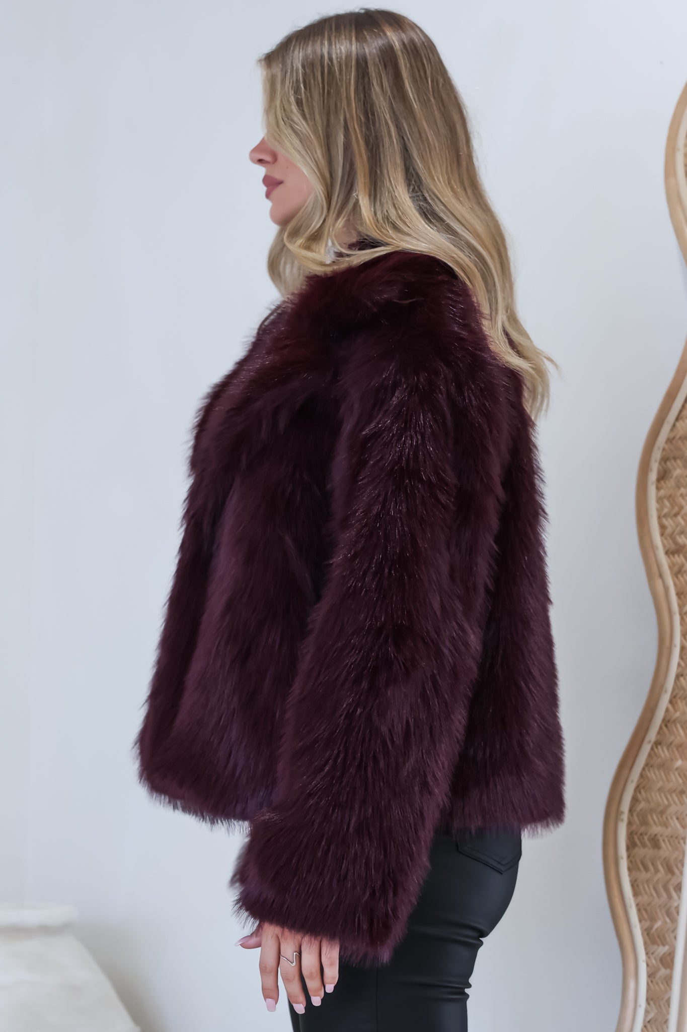 Letoile Coat - Notched Collar Faux Fur Jacket with Pockets in Burgundy