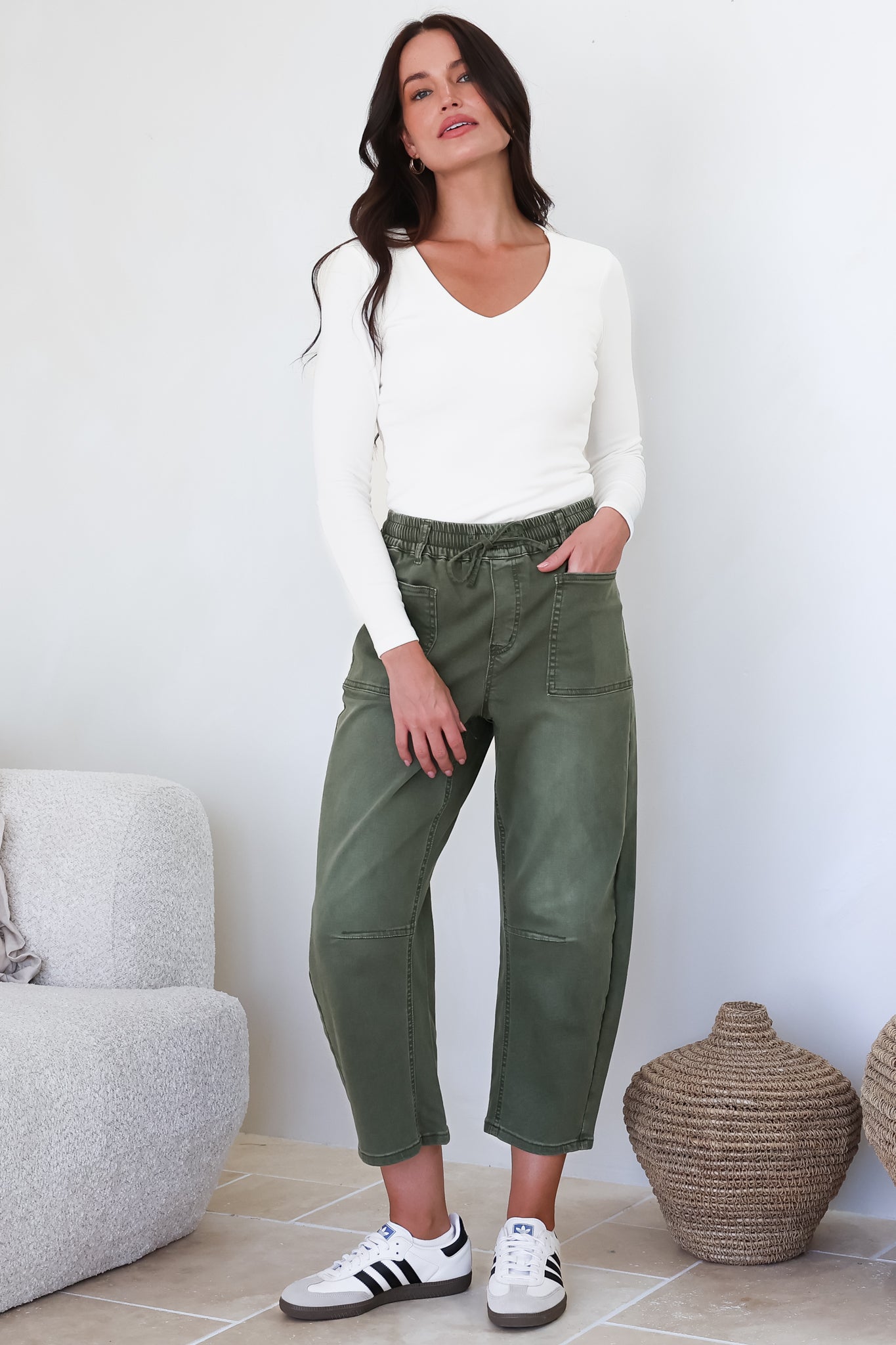 Lowen Barrel Jeans - Elasticated Waist Patch Pocket & Knee Detail Jeans in Khaki