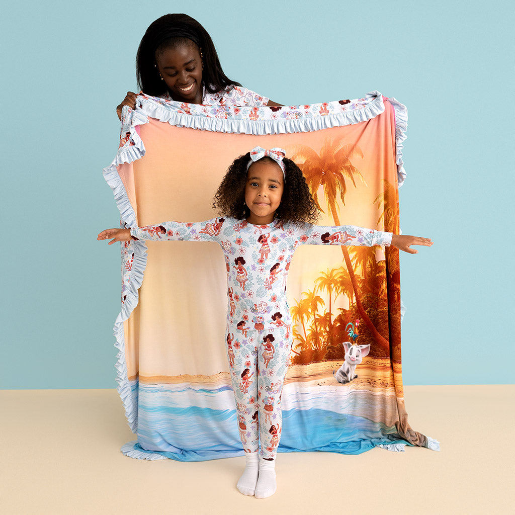 Disney Moana & Pua & Beach Snacks Ruffled Luxe Patoo® Blanket