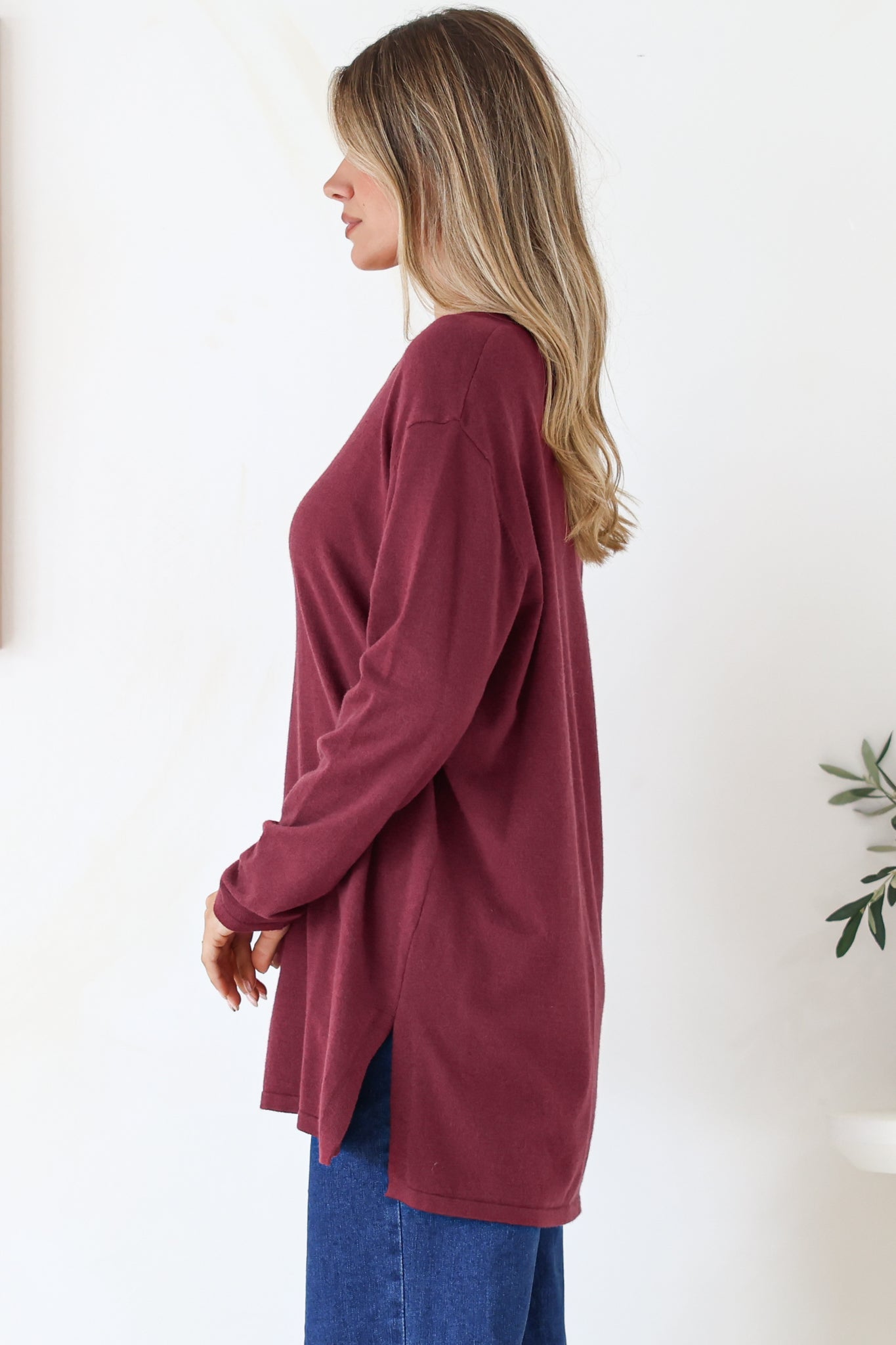 Rylee Jumper - Crew Neck Long Sleeve Pullover with Side Splits in Wine