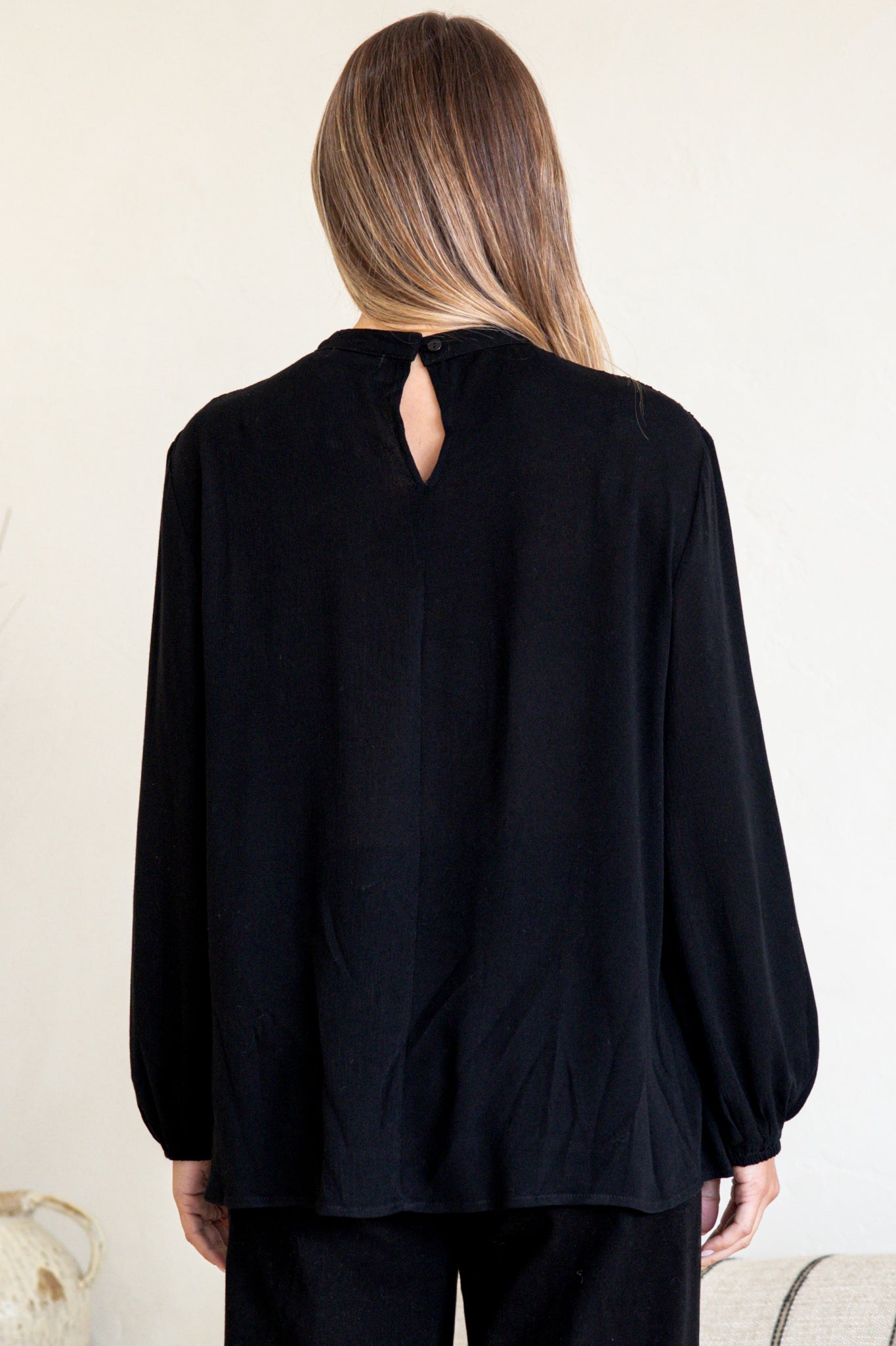 Sorbonne Top - Crew Neck Lace Splicing Pull Over with Balloon Sleeves in Black
