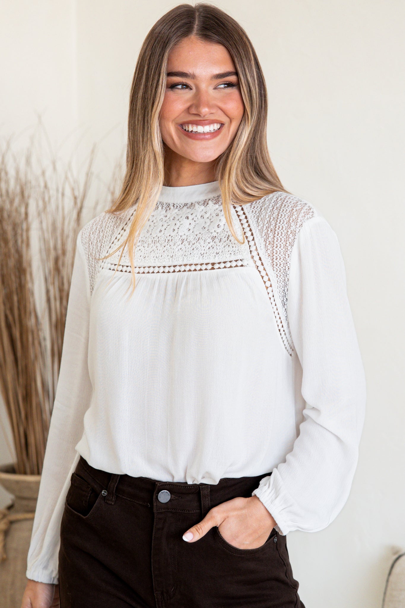 Sorbonne Top - Crew Neck Lace Splicing Pull Over with Balloon Sleeves in White