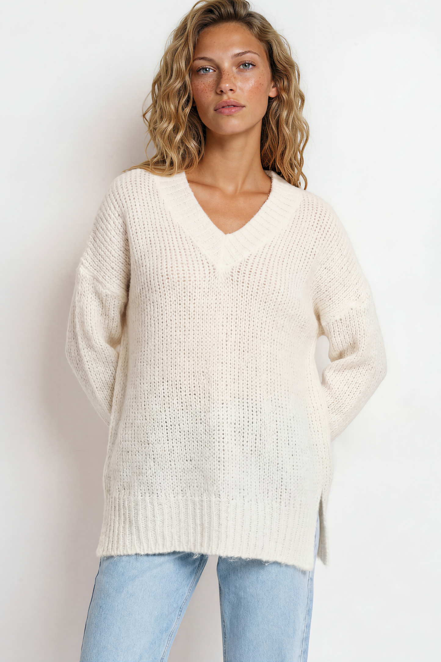 Thorne Jumper - V-Neck Ribbed Side Split Hemline Knit in Cream