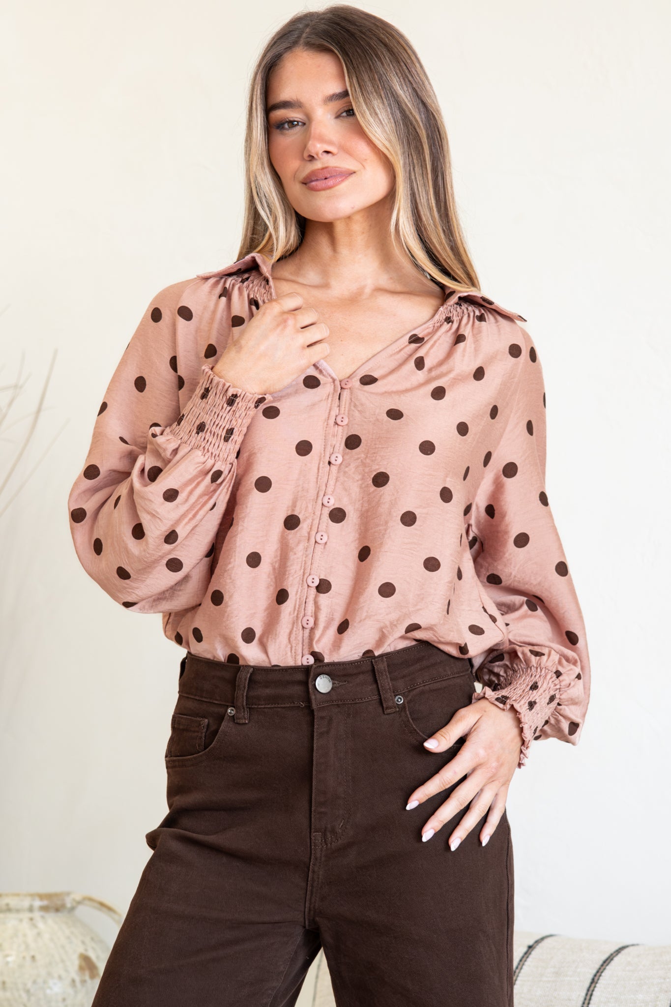 Yulissa Blouse - Wing Collar Button Down Scoop Hem Top in Pacey Spot Pink