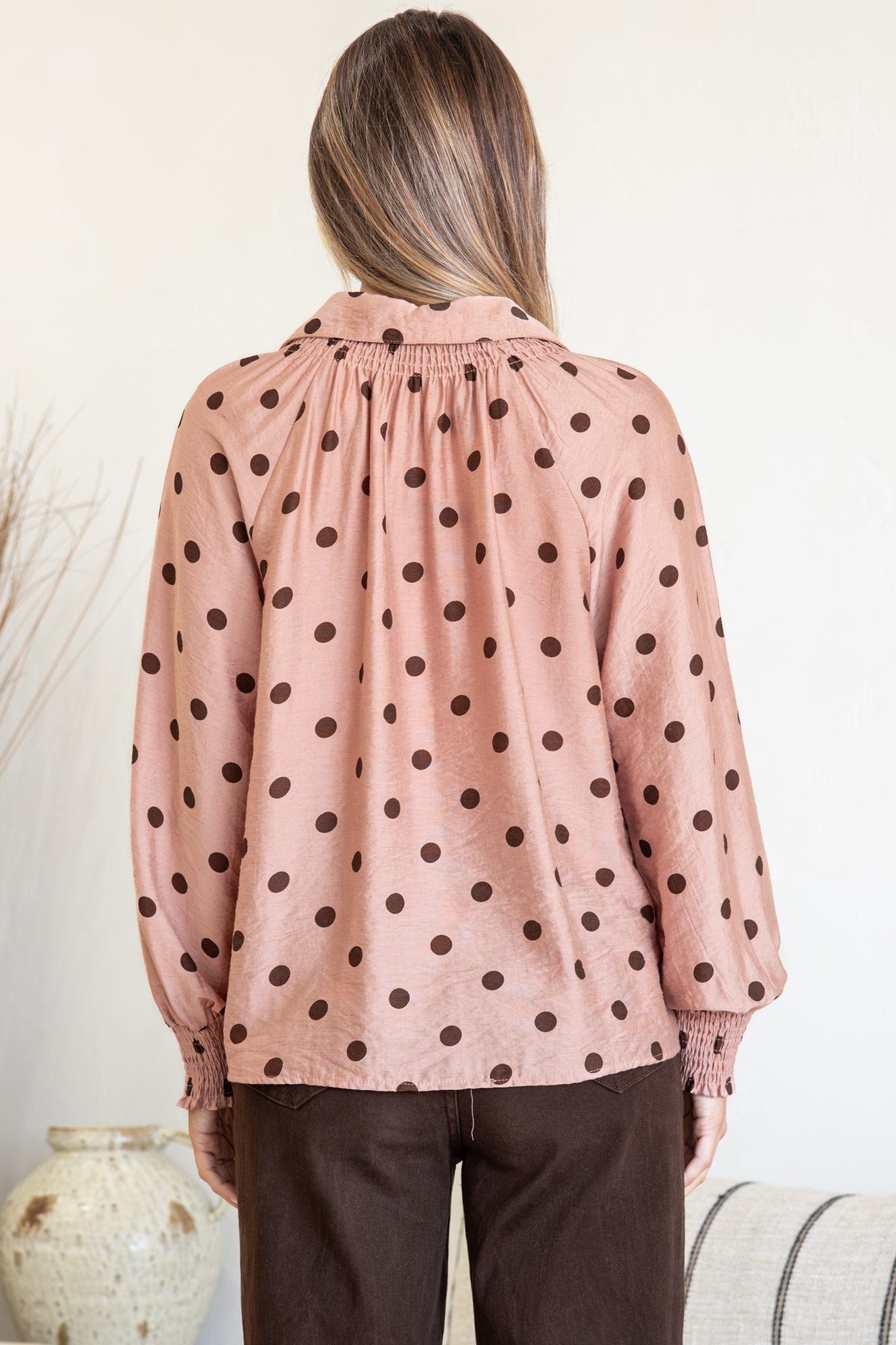 Yulissa Blouse - Wing Collar Button Down Scoop Hem Top in Pacey Spot Pink