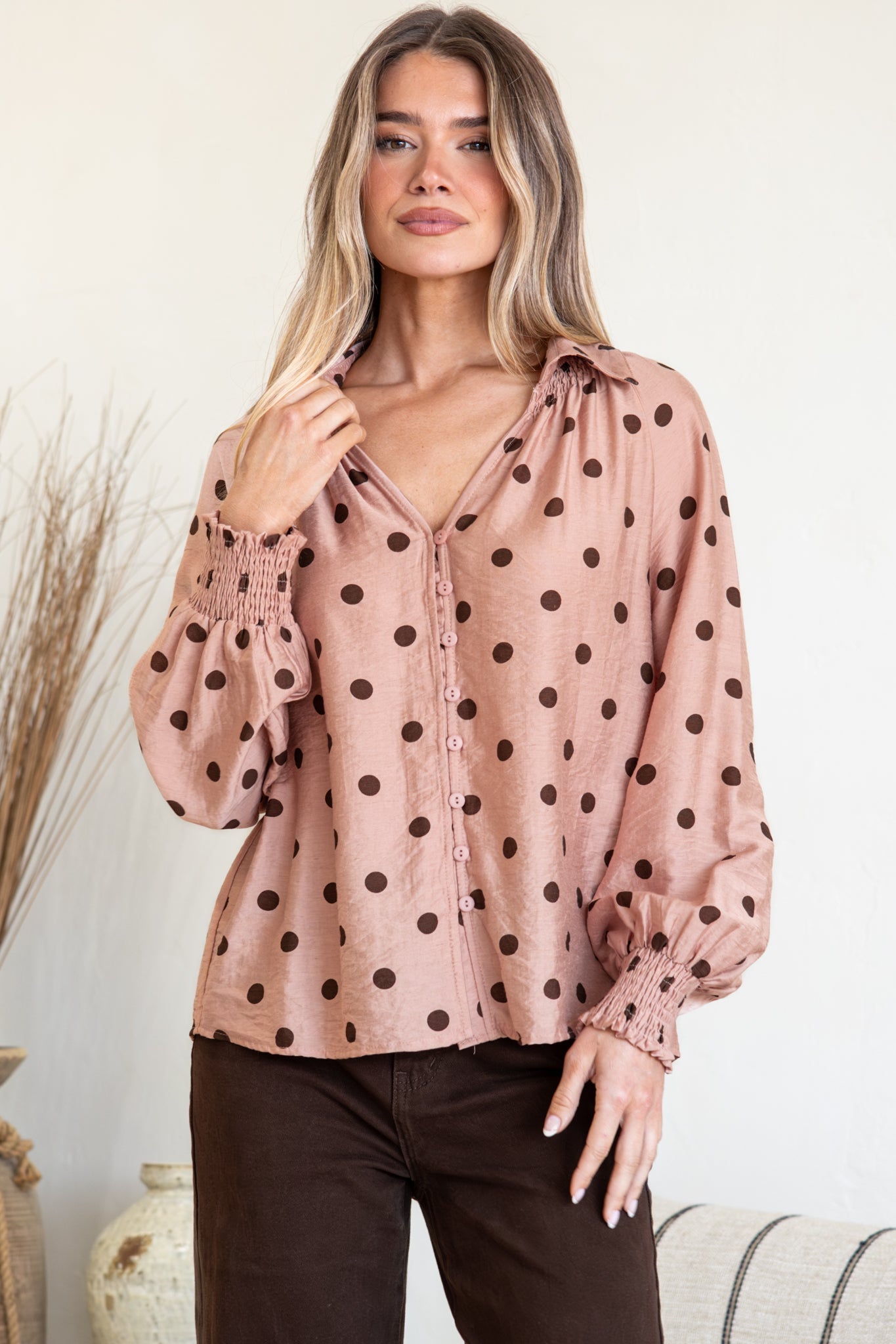 Yulissa Blouse - Wing Collar Button Down Scoop Hem Top in Pacey Spot Pink
