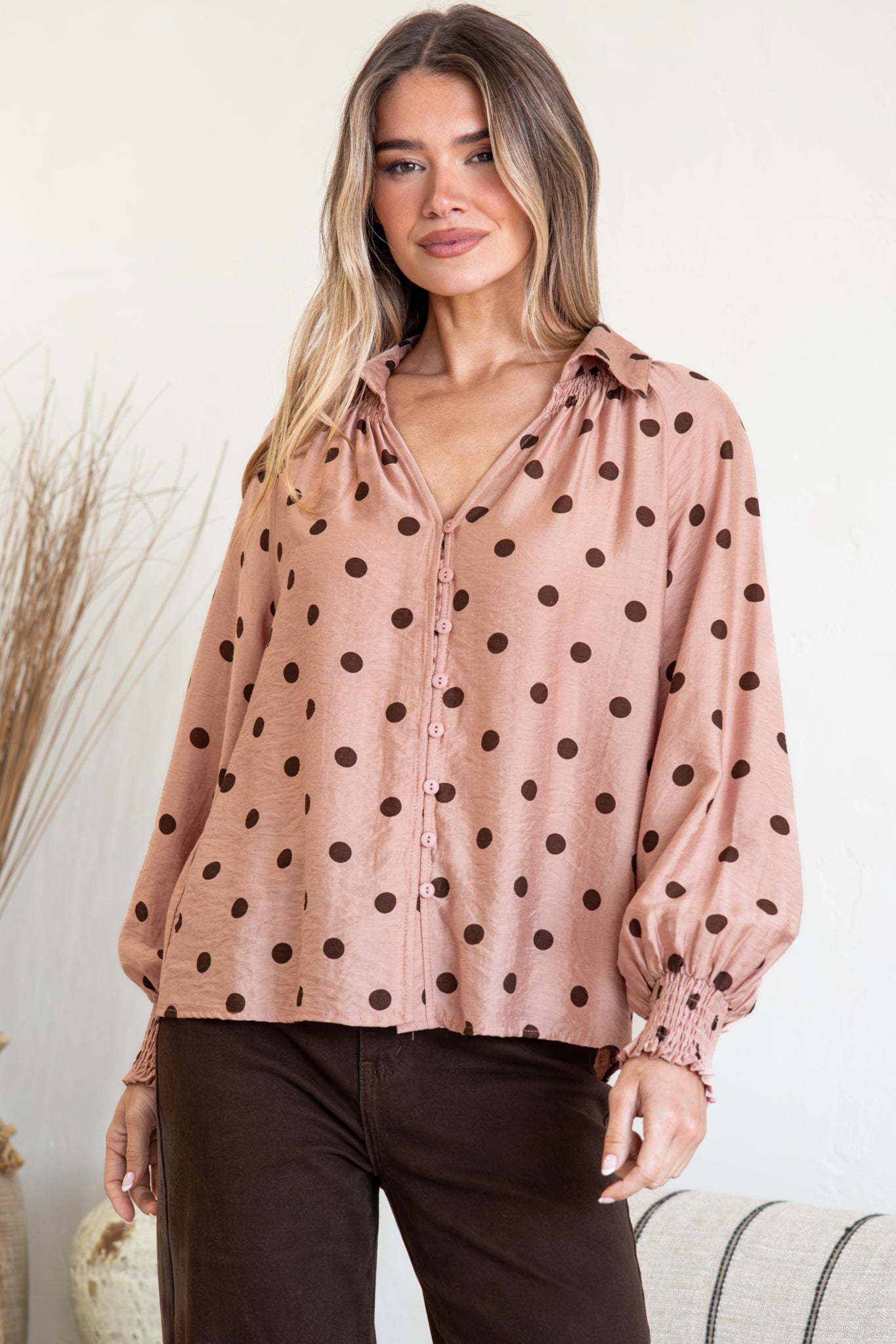 Yulissa Blouse - Wing Collar Button Down Scoop Hem Top in Pacey Spot Pink