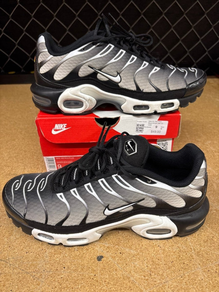Nike Air Max Plus Black/White (Men 9) - Used - Sneakers - Jawns on Fire Sneakers & Shoes