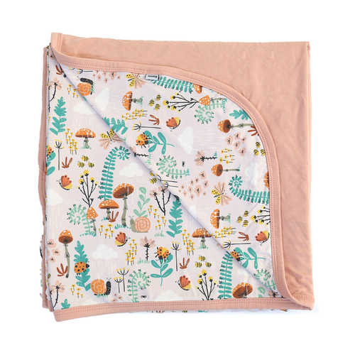 Bamboo Blanket Rainn Cozy Fern with botanical pattern, breathable and hypoallergenic, perfect for sensitive skin and all seasons.